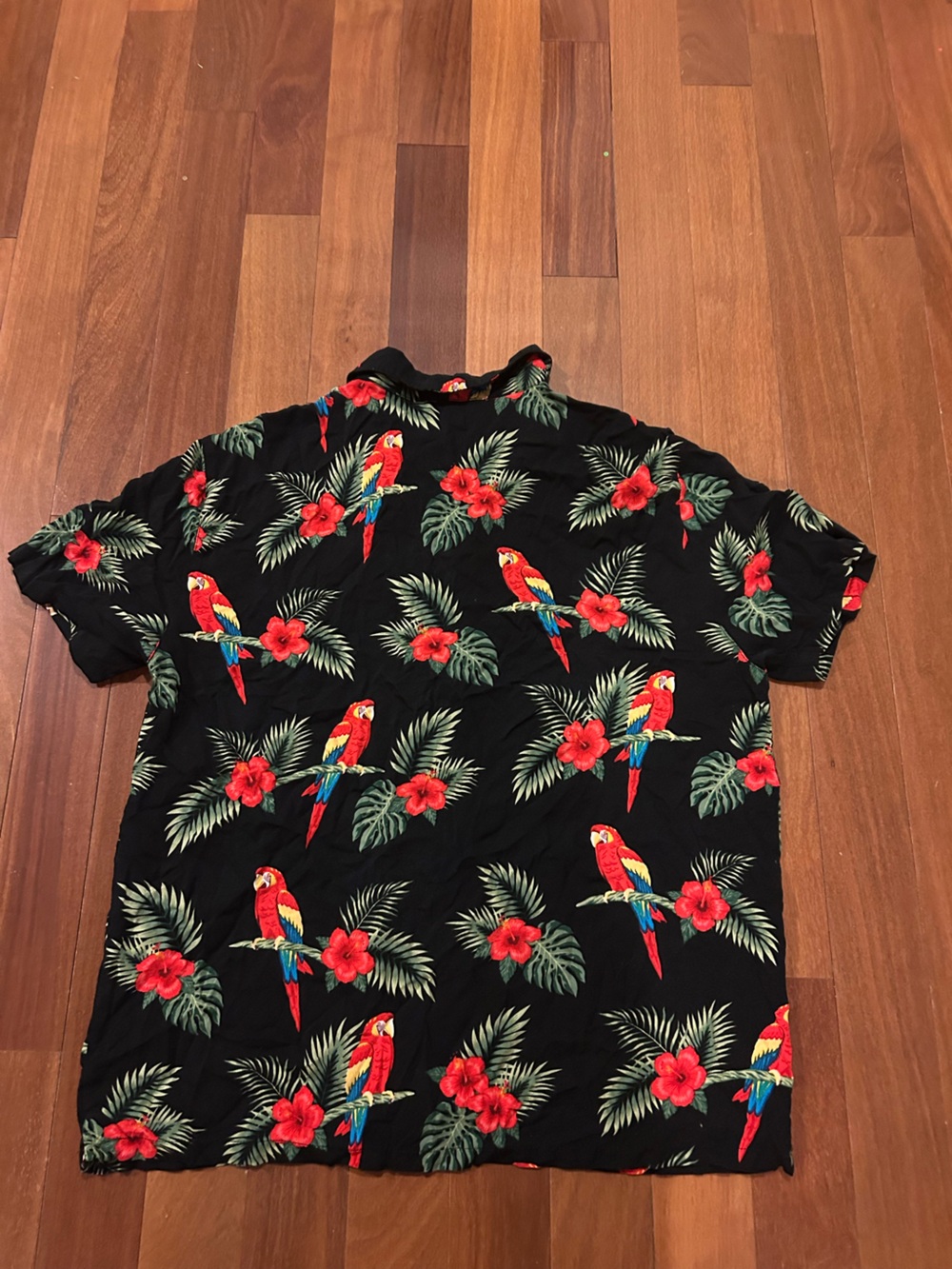 Men’s Forever 21 Black Button-Down Top with Red Parrot and Green Leaf Print XL - Picture 5 of 7